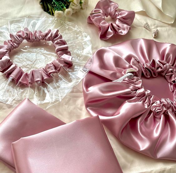 Bonnet de satin